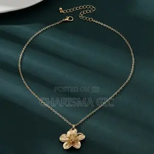 Golden Plated Flower Necklace New Fashion