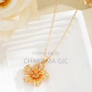 Golden Plated Flower Necklace New Fashion