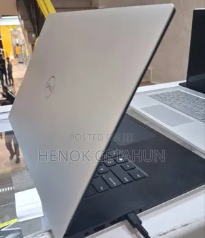 New Laptop Dell Precision 15 3520 16GB Intel Core i7 SSD 512GB