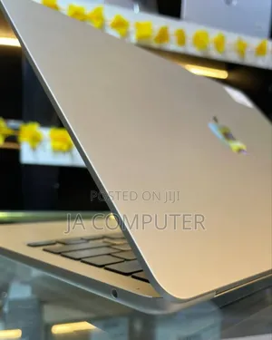 New Laptop Apple MacBook Air 2024 M3 13-Inch 16GB Apple M3 SSD 512GB