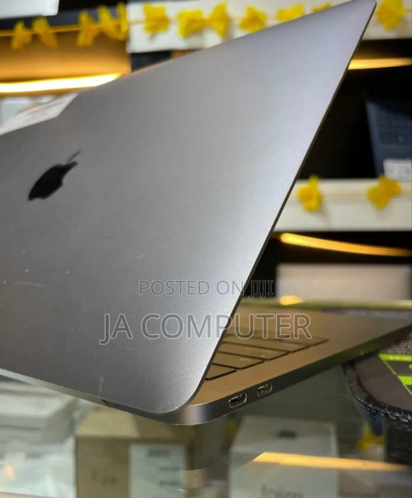 New Laptop Apple MacBook Pro 2017 8GB Intel Core I5 SSD 128GB