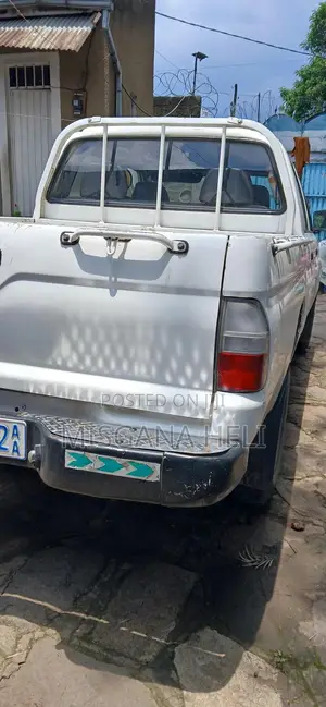 Mitsubishi L200 Double Cab 2.5 TD 4WD 2002 White