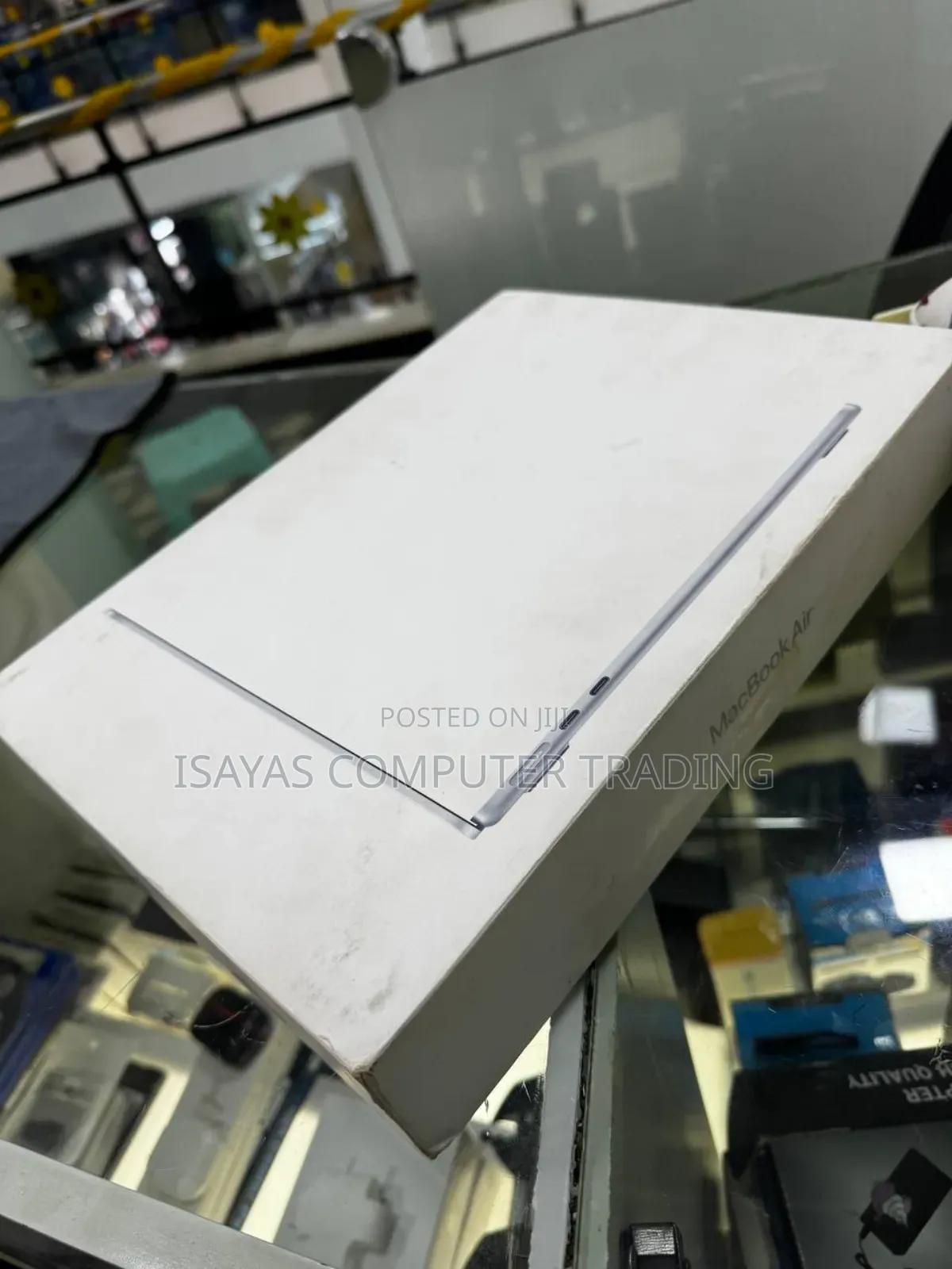 New Laptop Apple MacBook Air 2025 M4 13-Inch 16GB SSD 256GB