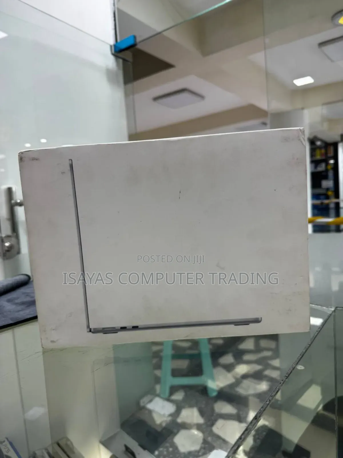 New Laptop Apple MacBook Air 2025 M4 13-Inch 16GB SSD 256GB