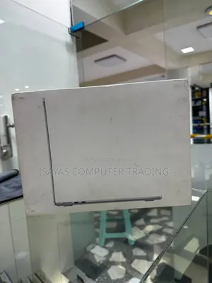 New Laptop Apple MacBook Air 2025 M4 13-Inch 16GB SSD 256GB