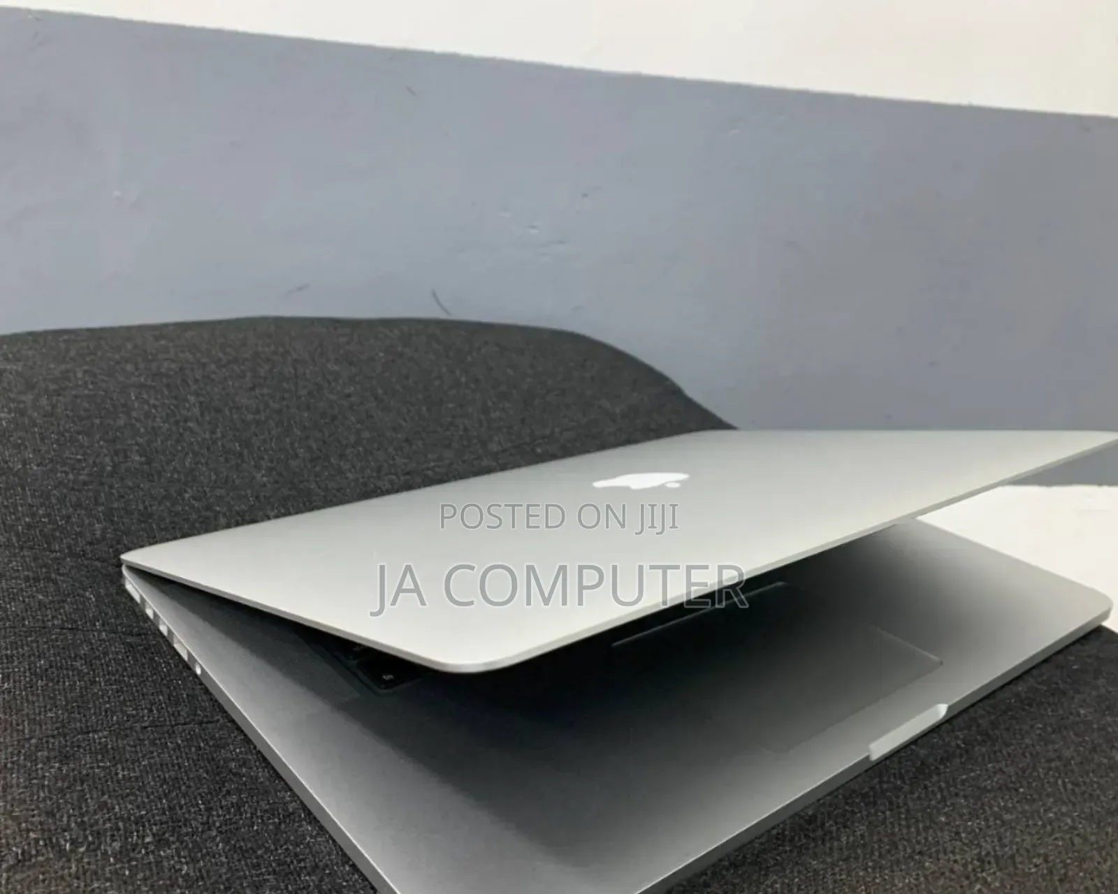 New Laptop Apple MacBook Pro 2013 8GB Intel Core I7 SSD 256GB