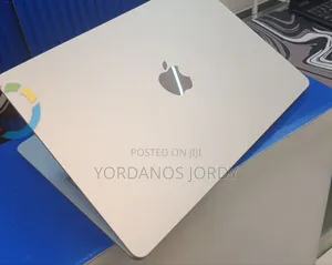 New Laptop Apple MacBook Air 2025 M4 13-Inch 16GB Apple M4 SSD 256GB