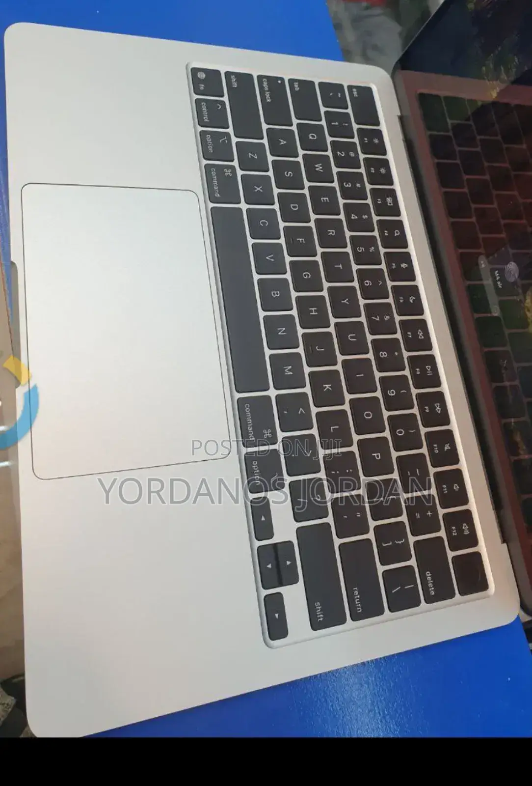 New Laptop Apple MacBook Air 2025 M4 13-Inch 16GB Apple M4 SSD 256GB