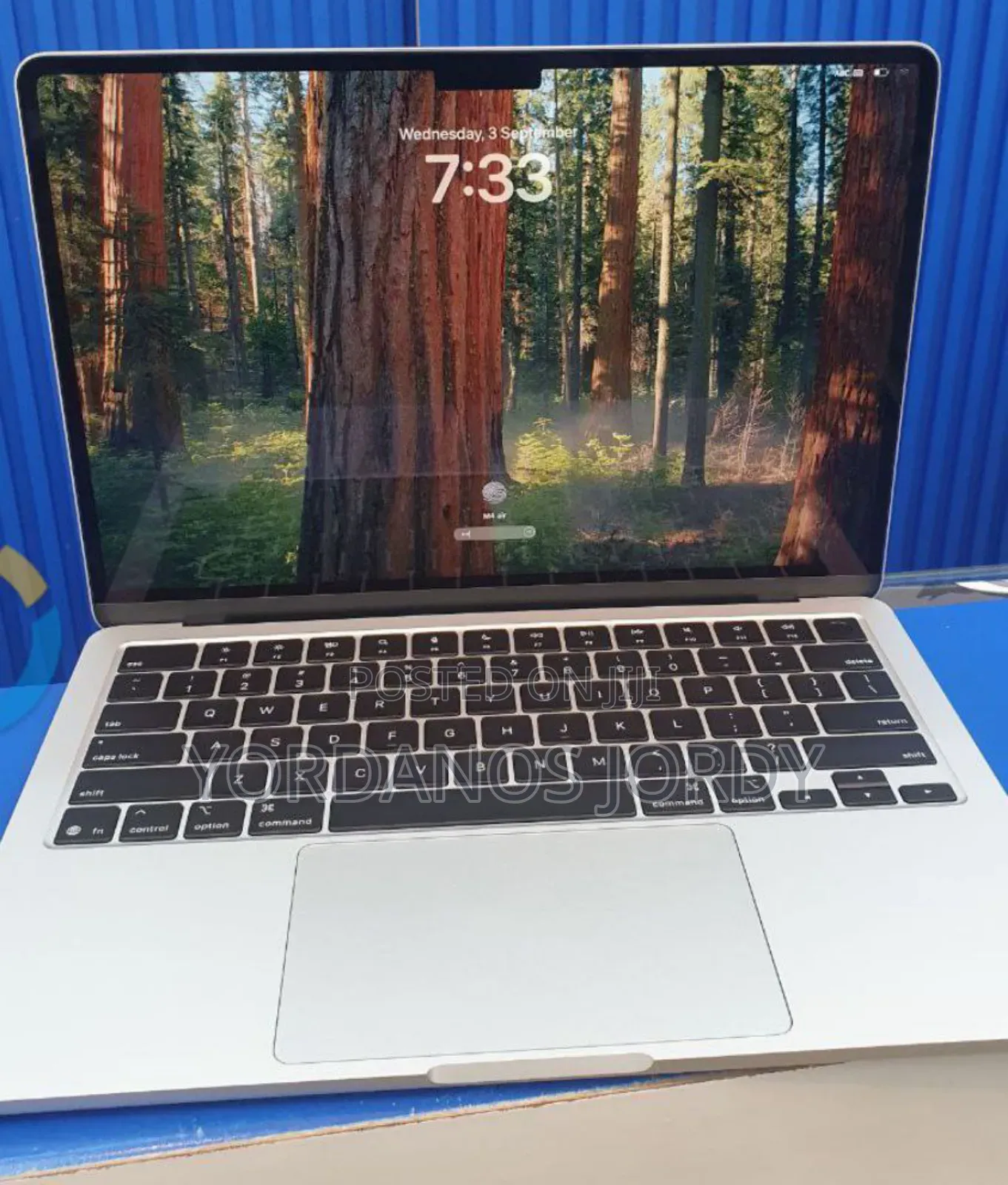 New Laptop Apple MacBook Air 2025 M4 13-Inch 16GB Apple M4 SSD 256GB