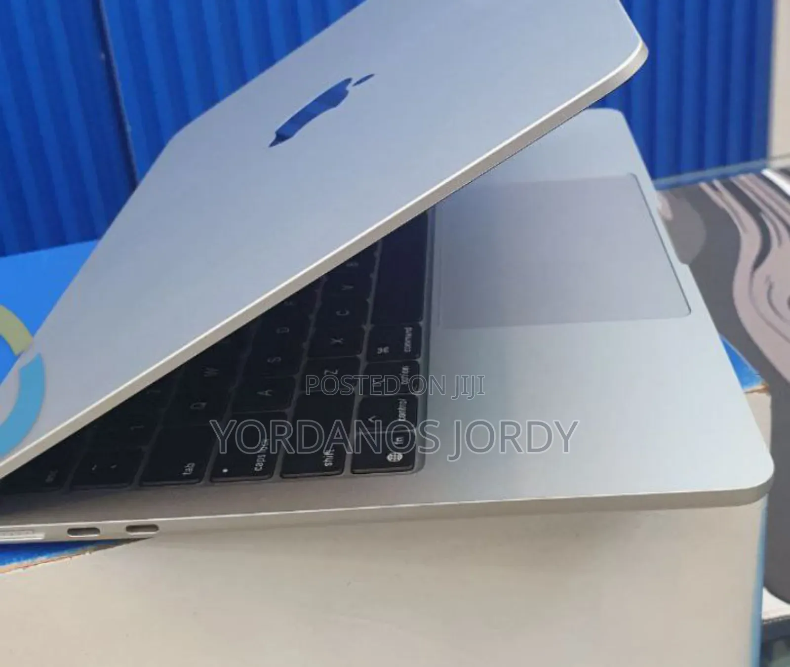 New Laptop Apple MacBook Air 2025 M4 13-Inch 16GB Apple M4 SSD 256GB