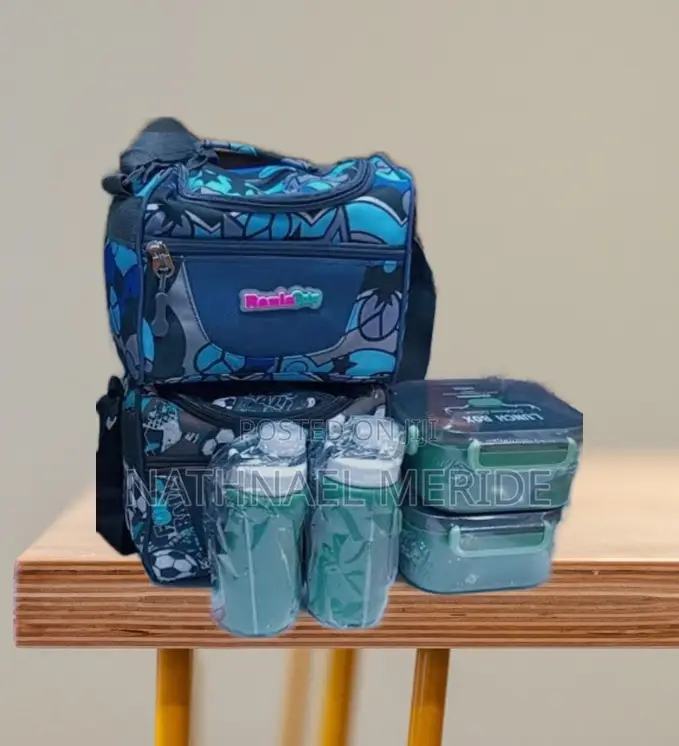  Isolated Lunch Box With Bag