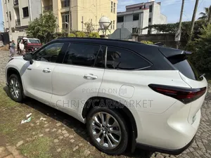 Toyota Highlander Hybrid 2023 White