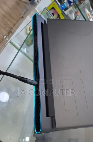 New Laptop Dell Alienware 17 R2 16GB Intel Core I9 SSD 1T