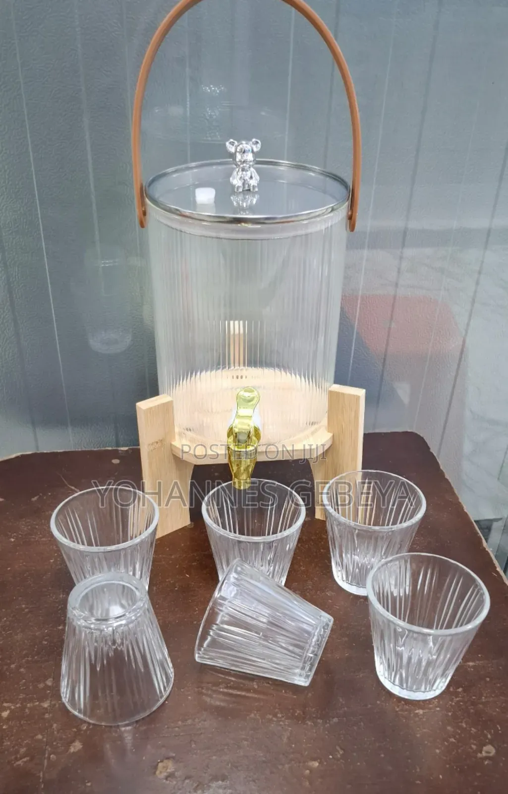 Dispenser With 6 Cups