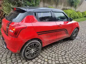 Suzuki Swift 2022 Red