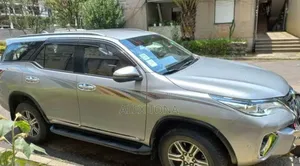 Toyota Fortuner 2018 Silver