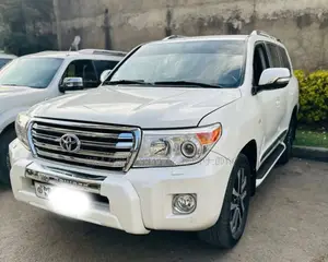 Photo - Toyota Land Cruiser 2011 Ivory