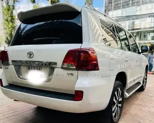 Toyota Land Cruiser 2011 Ivory
