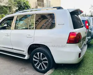 Toyota Land Cruiser 2011 Ivory