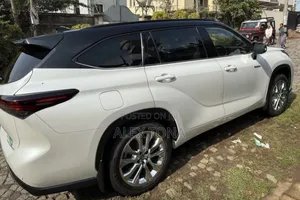 Toyota Highlander 2024 White