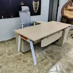 Luxury L Shep Manager Table and Chair