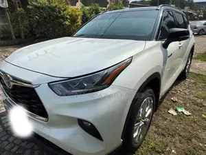 Toyota Corolla 2024 Ivory