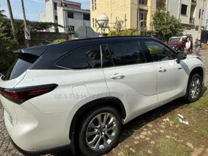 Toyota Corolla 2024 Ivory