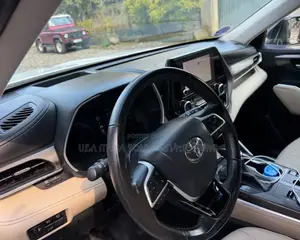 Toyota Corolla 2024 Ivory