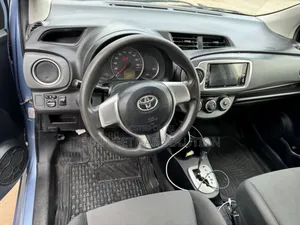 Photo - Toyota Yaris 2013 Blue