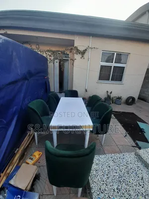 Mesmeric 6 Seater Dining Set.