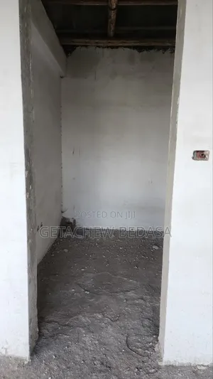 5bdrm House in Legatafo Area, Oromia-Finfinne for sale