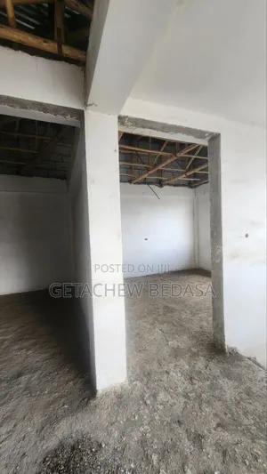 5bdrm House in Legatafo Area, Oromia-Finfinne for sale