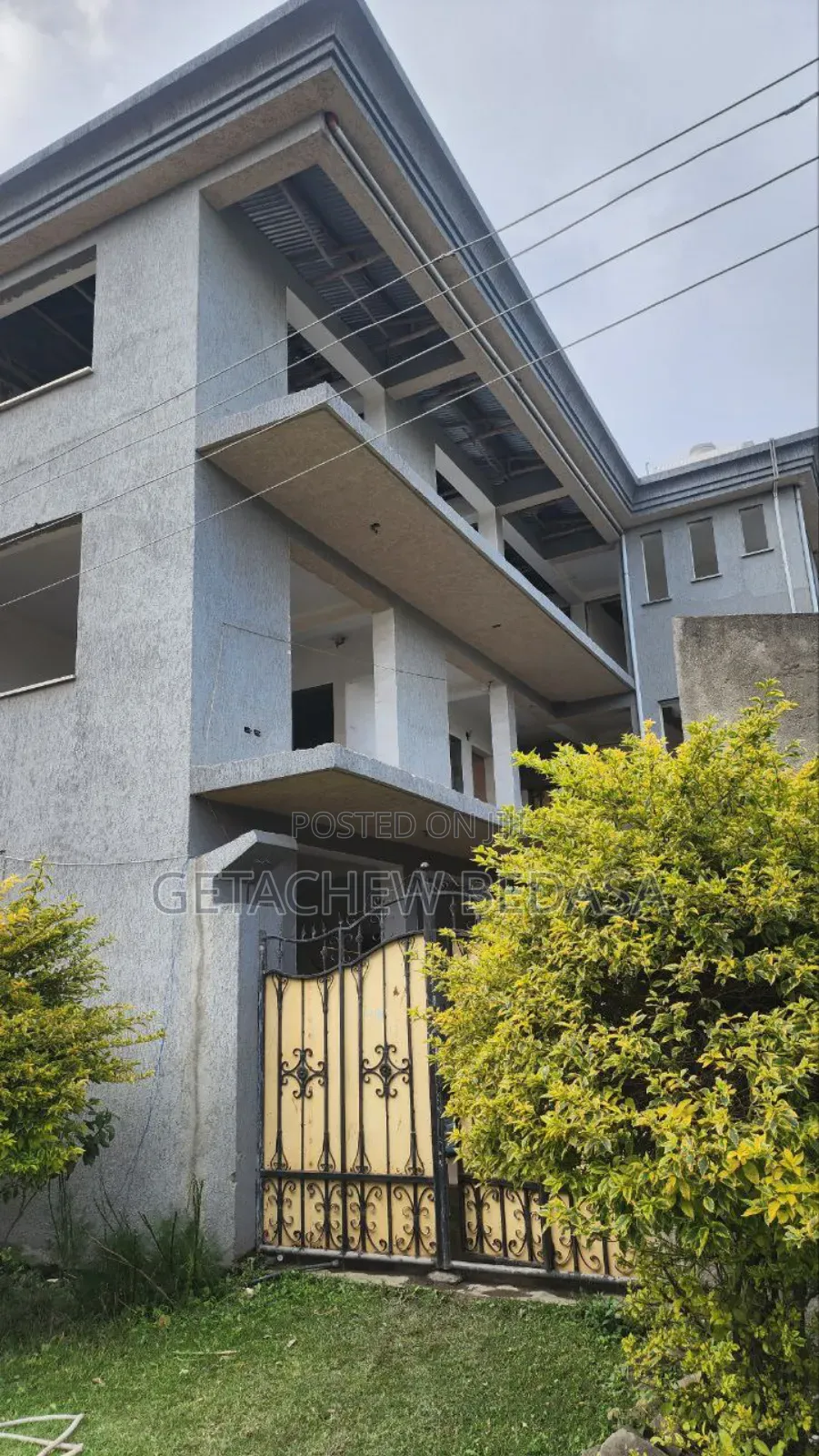 5bdrm House in Legatafo Area, Oromia-Finfinne for sale