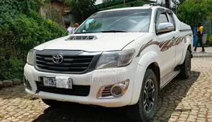 Photo - Toyota Hilux 2014 White