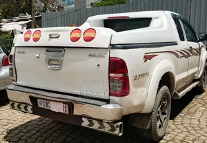 Toyota Hilux 2014 White