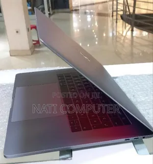 Photo - New Laptop Apple MacBook Pro 2019 16GB Intel Core I7 SSD 512GB