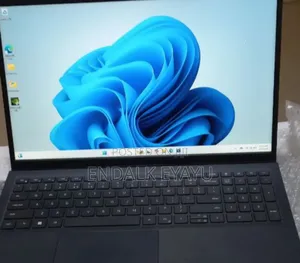 New Laptop Dell Vostro 3520 8GB Intel Core I5 SSD 1T