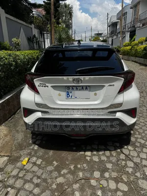 Photo - Toyota C-HR Limited FWD 2020 White