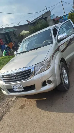Toyota Hilux 2015 Gray