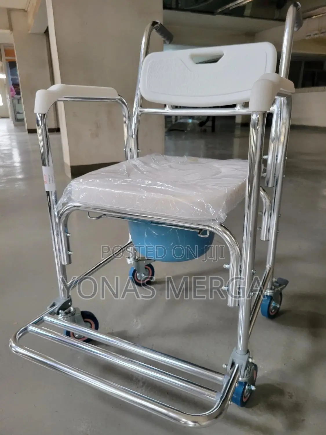 Wheeled Commode Chair貶°Toilet Chair⨳℥Lockable Wheelchair Bedside∞¶Pot