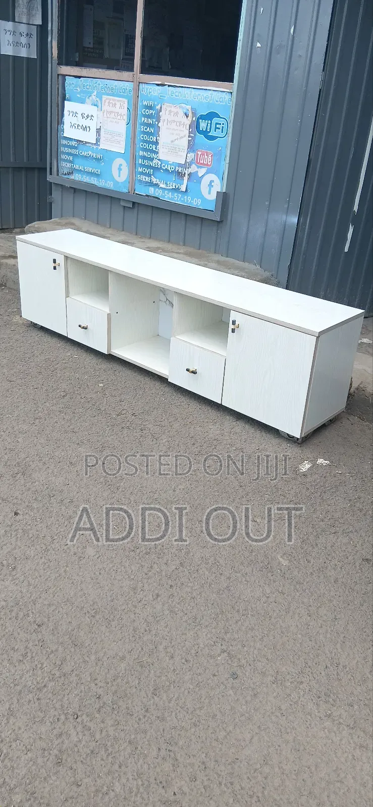 1.80 ቲቪ ማስቀመጫ