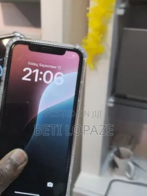 Photo - New Apple iPhone 11 128 GB White