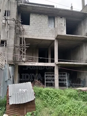 5bdrm House in Akaky Kaliti for sale