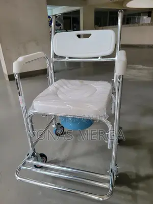 Photo - Commode Chair።≢Portable Toilet軔፭designed to Be Placed at the Bedside