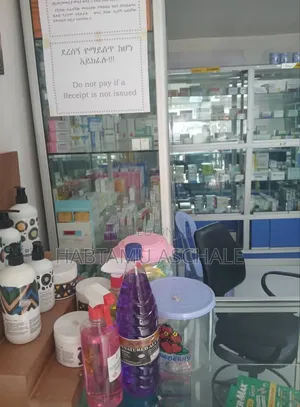 # ወሰን አካባቢ ፈርማሲ ቁልፍ እና ዕቃ ሽያጭ 2ሚሊዬን ብር ኪራይ 110,000ብር የተከራየ