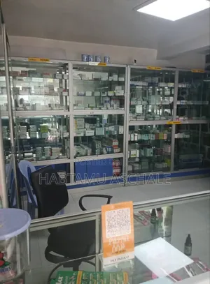 # ወሰን አካባቢ ፈርማሲ ቁልፍ እና ዕቃ ሽያጭ 2ሚሊዬን ብር ኪራይ 110,000ብር የተከራየ