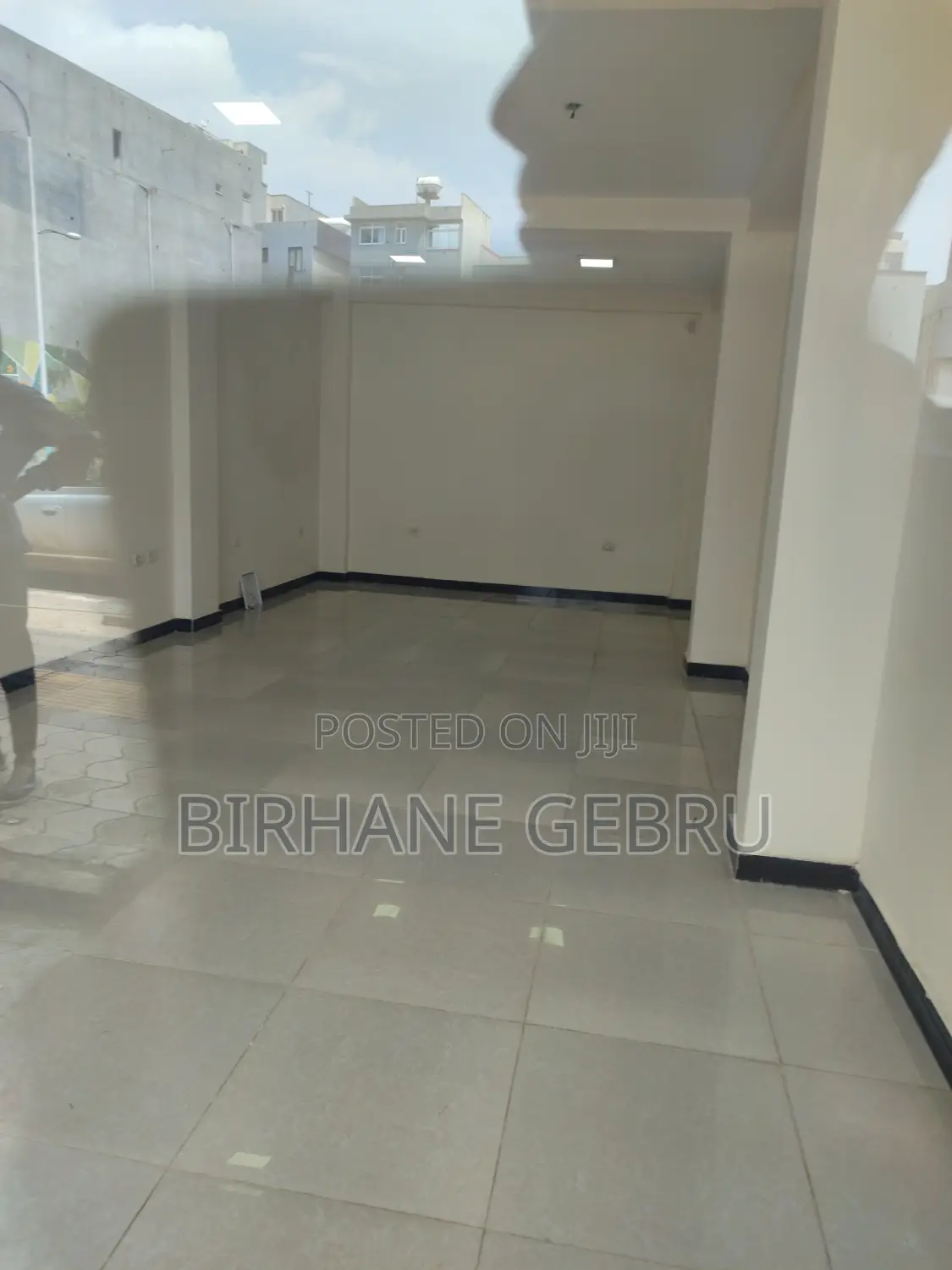 Rent for Eletroincs Butik It.And Other