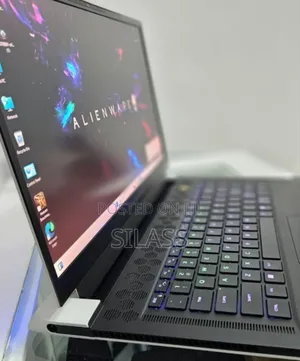 New Laptop Alienware M17x R2 16GB Intel Core i7 SSD 512GB