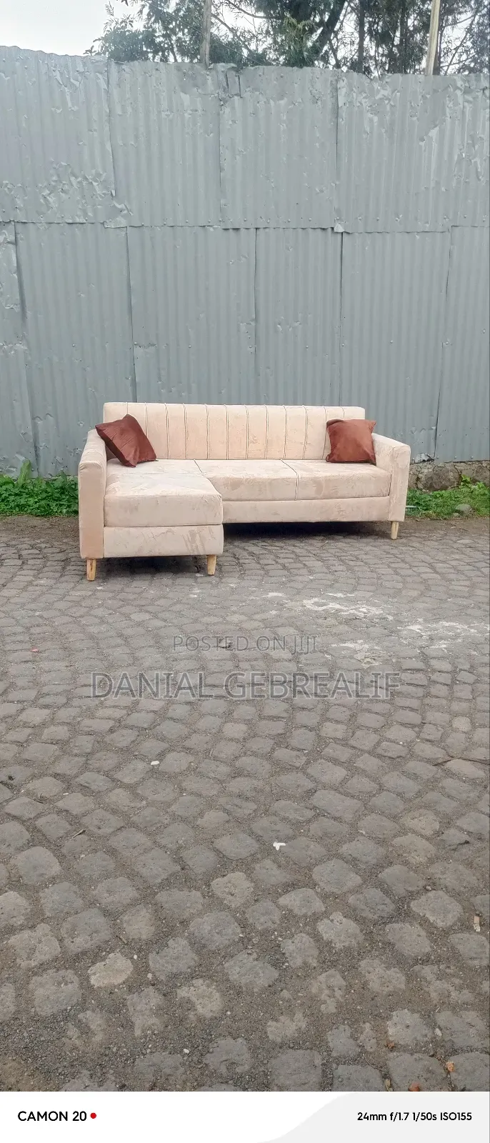 Crem Sofa 88