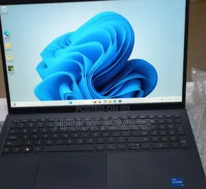 New Laptop Dell Vostro 3520 8GB Intel Core I5 SSD 1T